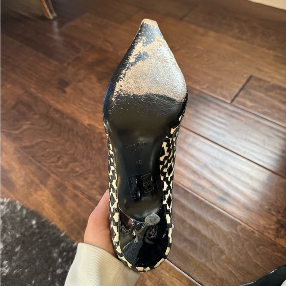 Rene Caovilla White and Black Geometric Print Pumps 40 - Picture 3 of 10